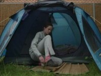 Isolda, fata de 12 ani care doarme într-un cort ca să salveze pinguinii. Câți bani a strâns din donații