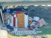 Coliba unor bătrâni evacuaţi din locuinţă, demolată de Poliţia Locală Sfântu Gheorghe