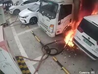 O mașină electrică în flăcări poate fi stinsă abia după 24 de ore. Pericolul este imens dacă ia foc într-o parcare subterană