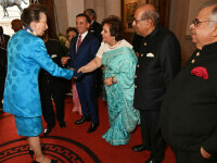 Prințesa Anne, Adil Ray, Kamal Hinduja și Prakash Hinduja, la inaugurarea The OWO, Whitehall pe 26 septembrie 2023 în Londra / GETTY