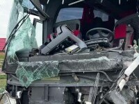 Cum s-a produs accidentul grav din județul Sibiu, între un TIR și un autocar. Trei persoane sunt grav rănite. FOTO & VIDEO