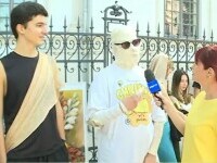 Sute de elevi de la un renumit liceu din Capitală fac paradă în stil hawaiian