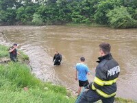 O fetiţă de 3 ani este căutată de pompieri după ce ar fi căzut în râul Târnava Mare din Harghita
