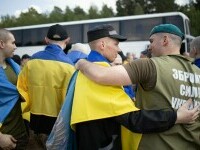 Rusia și Ucraina au început schimbul de prizonieri tineri și răniți. Procesul va continua în următoarele zile - VIDEO