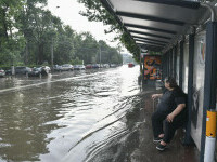 ISUBIF: Aproape 600 de intervenţii în Bucureşti şi Ilfov în urma furtunii de luni. GALERIE FOTO