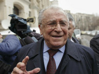 Ion Iliescu a fost diagnosticat cu cancer pulmonar. Fostul președinte rămâne internat la ATI