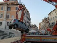 șofer blocat pe celebrele Trepte Spaniole din Roma