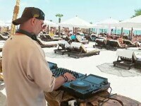 Atmosferă de festival pe plajele din Mamaia. Turiștii au dansat pe muzica mixată de DJ și s-au bucurat de vreme