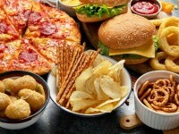 UNICEF avertizează: Copiii consumă tot mai multe alimente ultraprocesate, cu riscuri pentru sănătate și dezvoltare