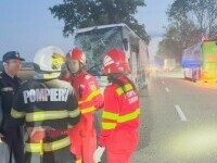 Încă un accident grav pe „Drumul morții”. Un autocar cu 60 de oameni s-a ciocnit cu un microbuz