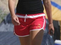 Cindy Crawford arata extraordinar chiar si nemachiata!