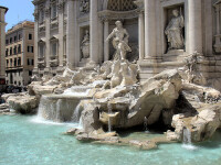 De toata rusinea! Trei romani au fost prinsi furand din Fontana di Trevi