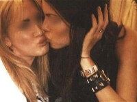 Femei care se saruta, la petrecerile lui Silvio Berlusconi