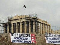 FT: Bancile din Grecia, sustinute in secret cu lichiditati de urgenta de 100 miliarde euro
