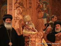 Biserica Ortodoxa Copta din Egipt l-a asezat pe patriarhul sau pe tron pentru ultima oara. FOTO