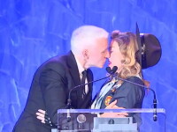 Imaginea care a facut inconjurul plantei. Cu cine s-a sarutat Madonna. FOTO si VIDEO