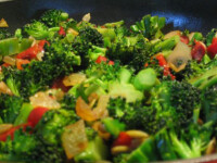 Consumati din belsug in aceasta perioada stevie, untisor, leurda, plante din flora salbatica. Beneficiile lor pentru organism