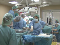 Medicul Pivniceru, supravietuitorul din Apuseni, s-a intors in sala de operatii, la timp pentru un transplant in premiera