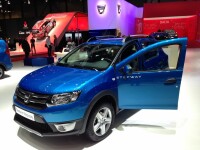 Salonul auto de la Geneva. Dacia a pus buton de start/stop pe Duster: imagini cu noile versiuni prezentate in Elvetia