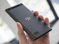 BlackBerry a anuntat Leap, un telefon cu ecran de 5 inch. Bateria tine 2 zile si are un design unic