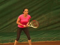 Ramona Paun jucand tenis