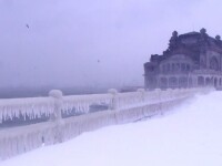 După ger, România este cuprinsă de lapoviță și ploi înghețate. Peisaj de poveste la malul mării