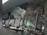 Acoperişul unui aeroport din China a căzut peste trecători din cauza vântului