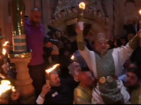 Un episcop susține că Lumina Sfântă de la Ierusalim este aprinsă de la o candelă