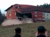 Alunecările de teren provocate de topirea zăpezii au distrus mai multe case într-un oraş din centrul Croaţiei