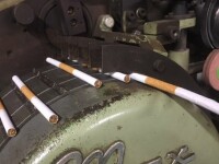 Fabrică ilegală de țigări, controlată de români și bulgari în Irlanda. 11 persoane, arestate