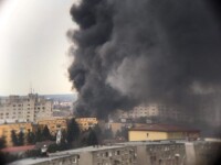 Incendiu puternic în Arad. O piață a fost distrusă de flăcări