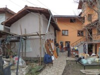 11 gospodării din Dâmbovița, afectate de alunecări de teren. Trei familii, nevoite să se mute