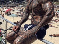 ”Soldatul musulman”, popular pe Instagram după ce și-a tatuat întregul corp