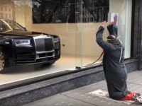 ”Mă închin la Rolls Royce”. Un oligarh rus arată cum s-a îmbogățit. VIDEO