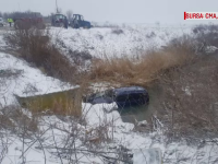 Patru femei rănite, după ce s-au răsturnat cu mașina într-un pârâu, în Dâmbovița
