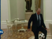 Putin jucand fotbal