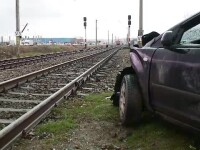 A vrut să treacă peste linia ferată, dar i s-a oprit motorul. Ce a pățit o șoferiță