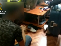 Șase români, arestați în Spania după ce au furat o sumă uriașă din automatele de bilete