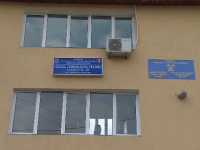 Tânăr bătut în sala de curs de doi elevi de la un liceu din Bistrița-Năsăud