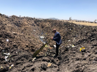 Prima imagine de la locul în care s-a prăbușit avionul companiei Ethiopian Airlines, în care se aflau 157 de persoane