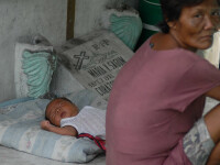 Cimitirul în care mii de oameni trăiesc printre morminte și copiii se joacă cu oase