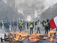Scene de război în Paris, la un nou protest al „vestelor galbene”