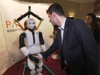 Cei mai moderni roboţi din lume, la Bucureşti. Un inventator şi-a creat 