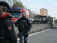 Momente de groază pe o autostradă din Italia, în apropiere de Milano. Șoferul unui autobuz care transporta 51 de copii i-a luat ostatici pe elevi și însoțitorii lor - 3