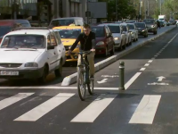 Englezii au „autostrăzi pentru biciclete”, iar cicliștii de la noi merg printre mașini