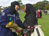 Femeile din Noua Zeelandă au purtat văl în semn de solidaritate cu musulmanii