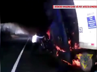 Camion înghițit de flăcări. Șoferul a fost salvat la limită de doi polițiști