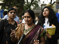 Autorii unui viol în grup în capitala Indiei vor fi spânzuraţi în 20 martie