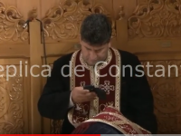 Preot filmat când butona telefonul în timp ce spovedea un credincios. Ce spune Arhiepiscopia Tomisului