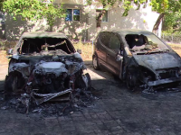 Patru indivizi, reținuți în Alba Iulia după ce au incendiat 6 autoturisme și un imobil